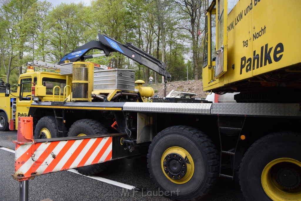 VU Gefahrgut LKW umgestuerzt A 4 Rich Koeln Hoehe AS Gummersbach P389.JPG - Miklos Laubert